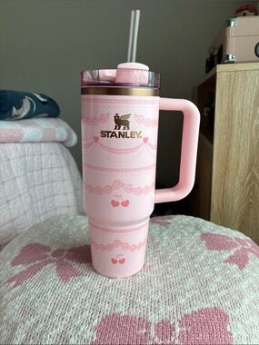 Stanley Pink Velvet Cake 30 oz